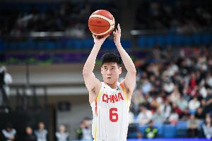 开云体育网址-外线有谱！程帅澎三分3中2拿半场最高8分 罚球2中2