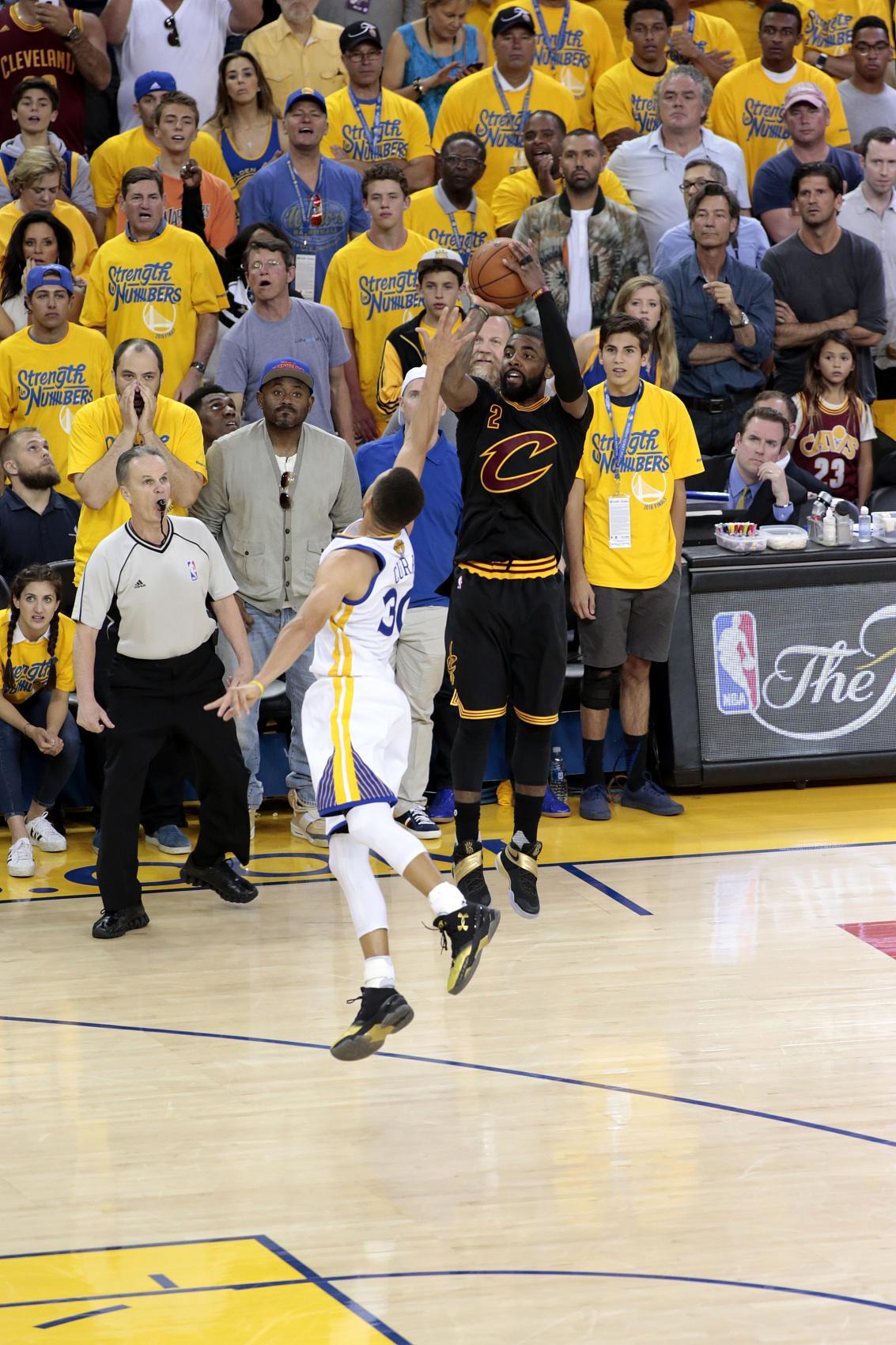 开云体育APP-卢谈16年总决赛G7最后时刻：詹姆斯筋疲力尽 就让欧文挑库里单打