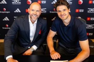 开云体育网址-还以为...曼联新门将拉门斯与经纪人合影，评论区：滕哈赫2.0