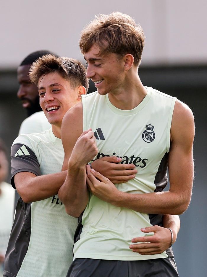 开云下载-皇马球迷庆祝引争议